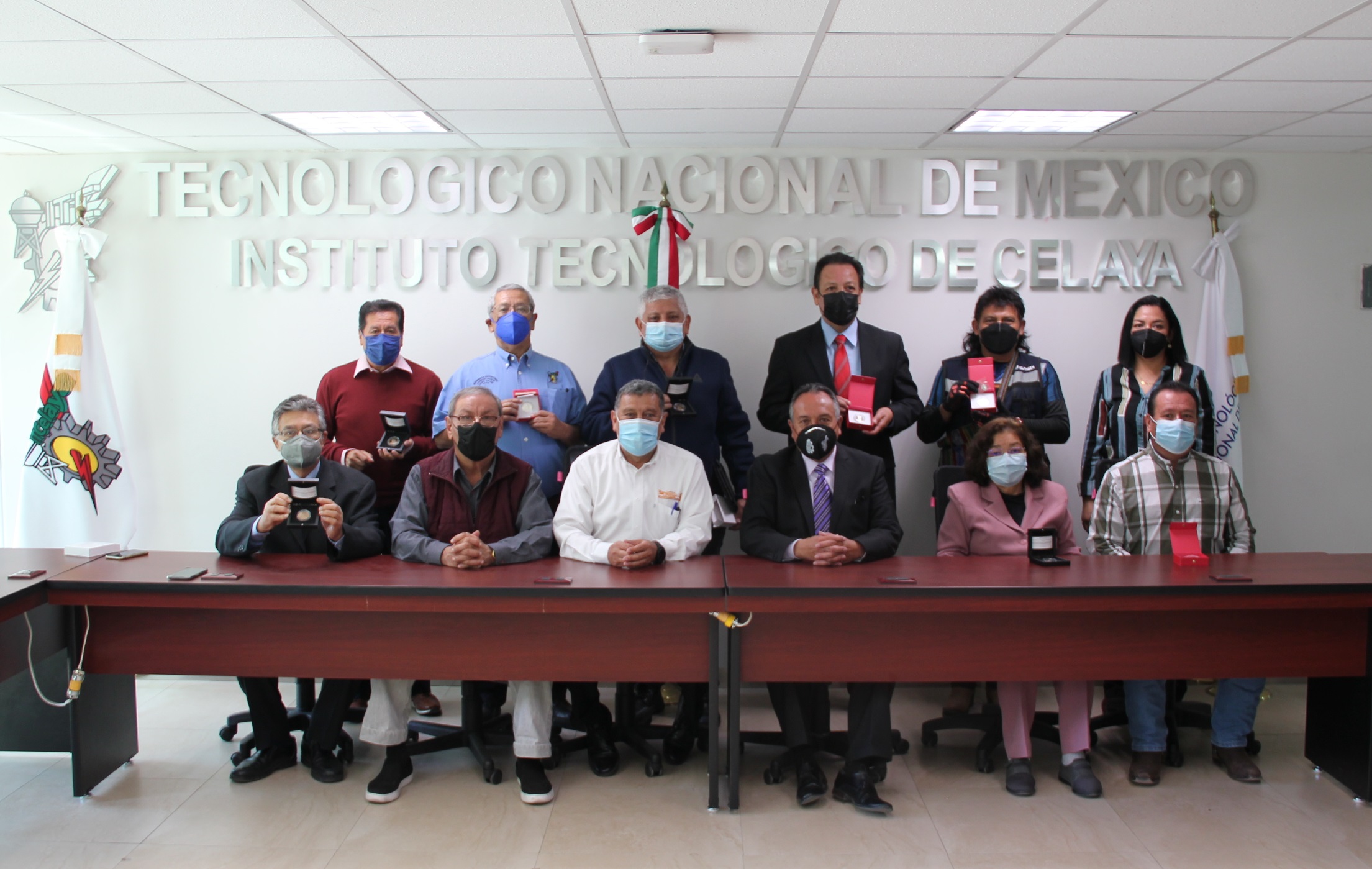 EL TECNM EN CELAYA RECONOCE AÑOS DE SERVICIO DE PERSONAL DOCENTE Y DE